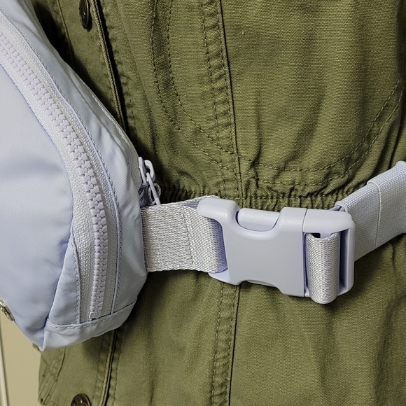 Lululemon Everywhere Belt Bag Pastel Periwinkle Spring Like New - Picture 5 of 16